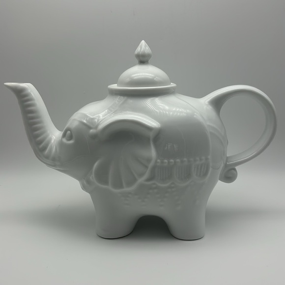 Cordon Bleu White Porcelain China Good Luck Elephant Teapot w/ Lid Emboss Detail - Picture 8 of 16